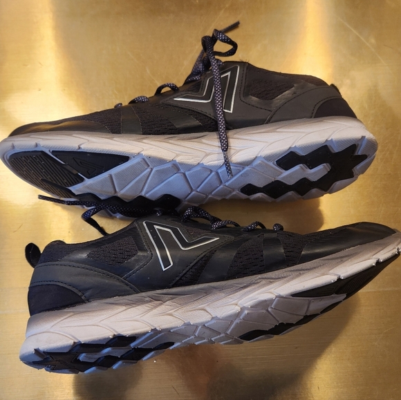 Women's Vionic Sneakers Size 9.5 Wide - Picture 7 of 11